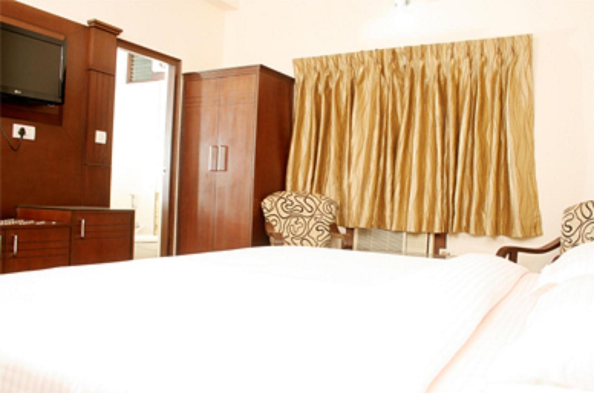 Hotel Jasmine Haridwār Esterno foto